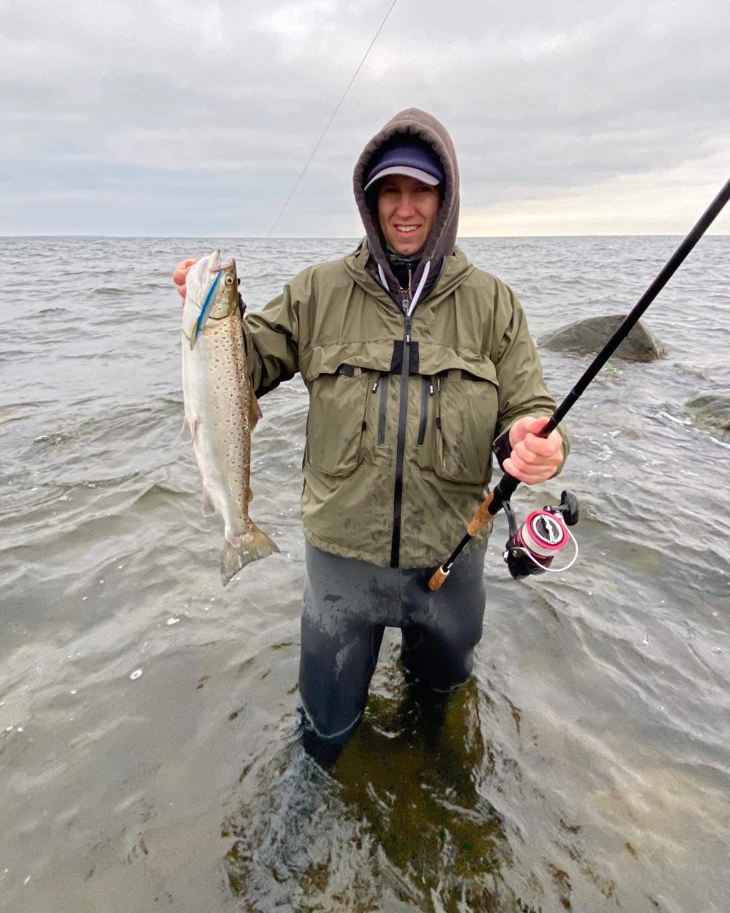 Meriforelli püük meres kahlates