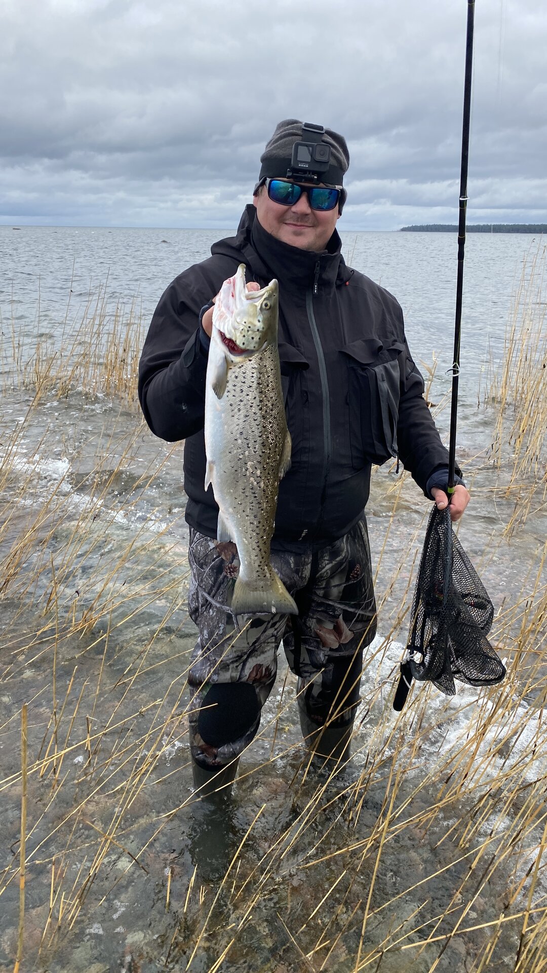 Meriforelli püük meres kahlates