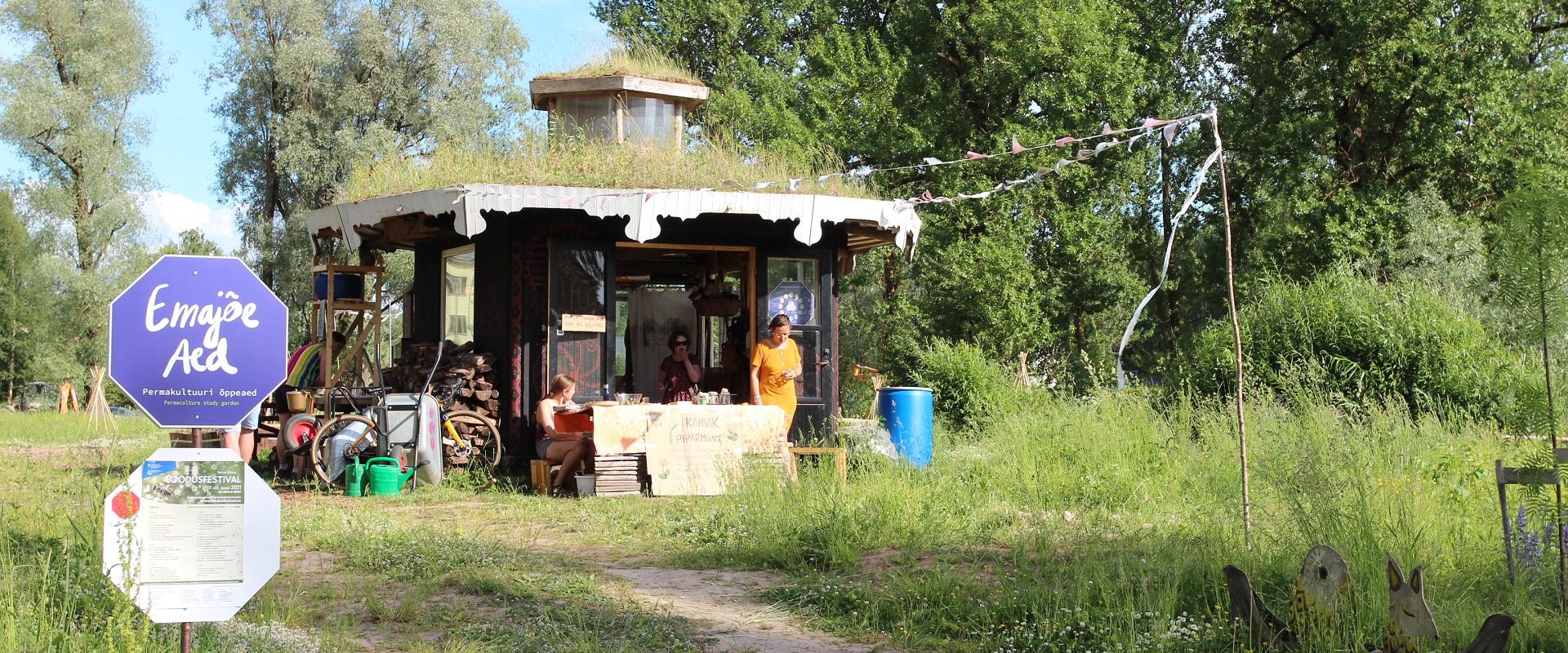 Emajõe Aed’s entrance and garden house