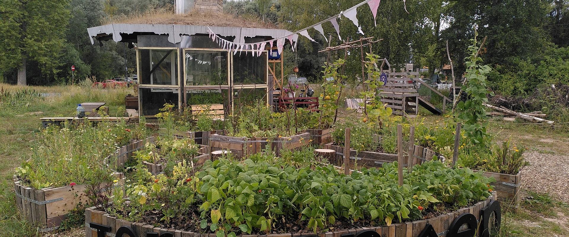 Emajõe Aed’s mandala garden and garden house