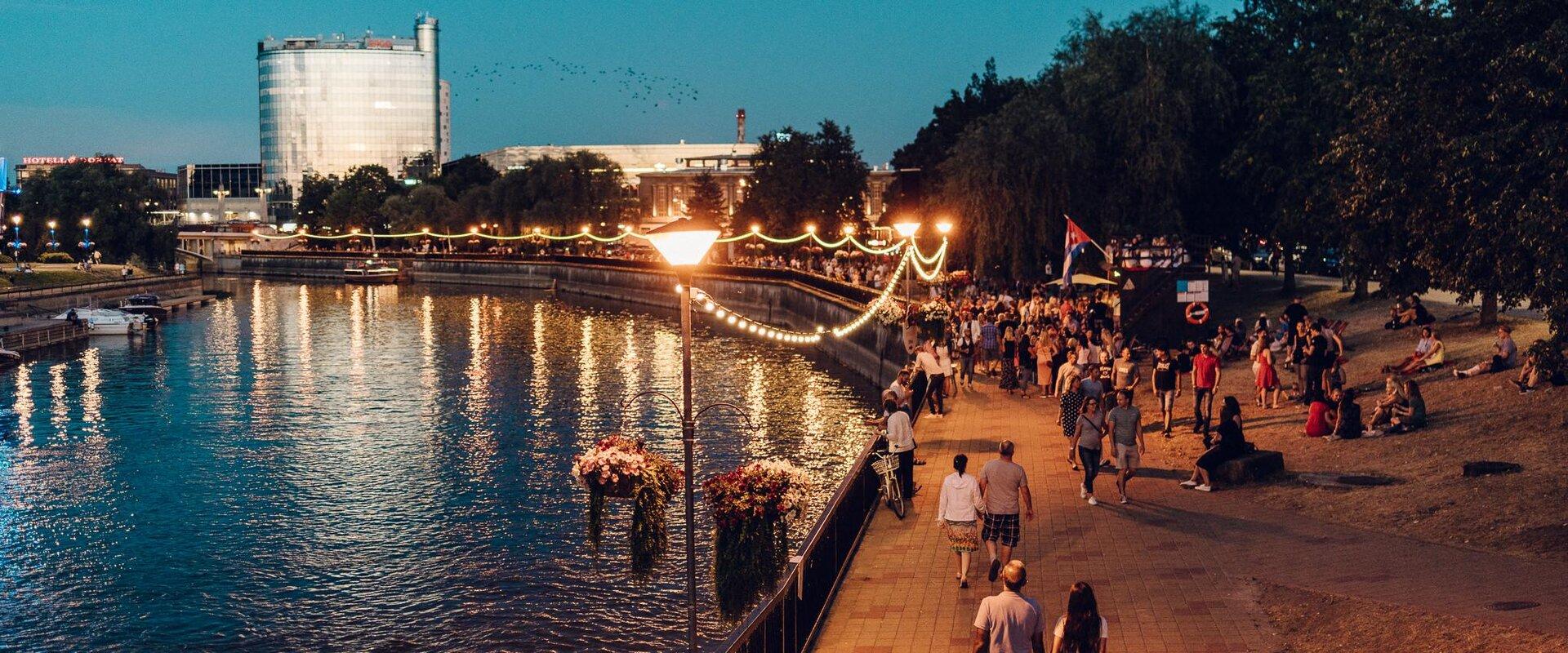 Emajõe Riviera promenade and Tartu in the evening