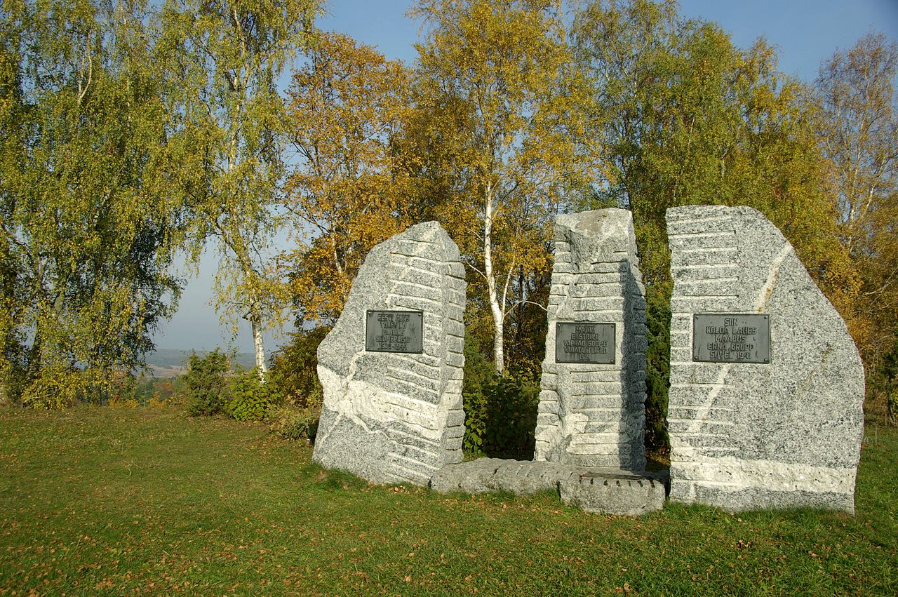 Põhjatähe monument Muuksi linnamäel