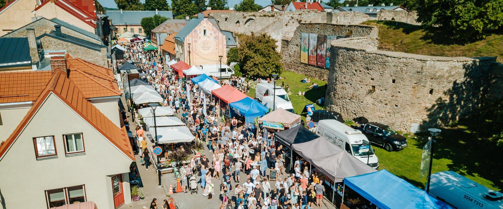 Eines der leckersten und spannendsten Street Food Festivals Estlands – „Maitsete Promenaad“ in Haapsalu ist bald wieder da. Das Festival findet wie im