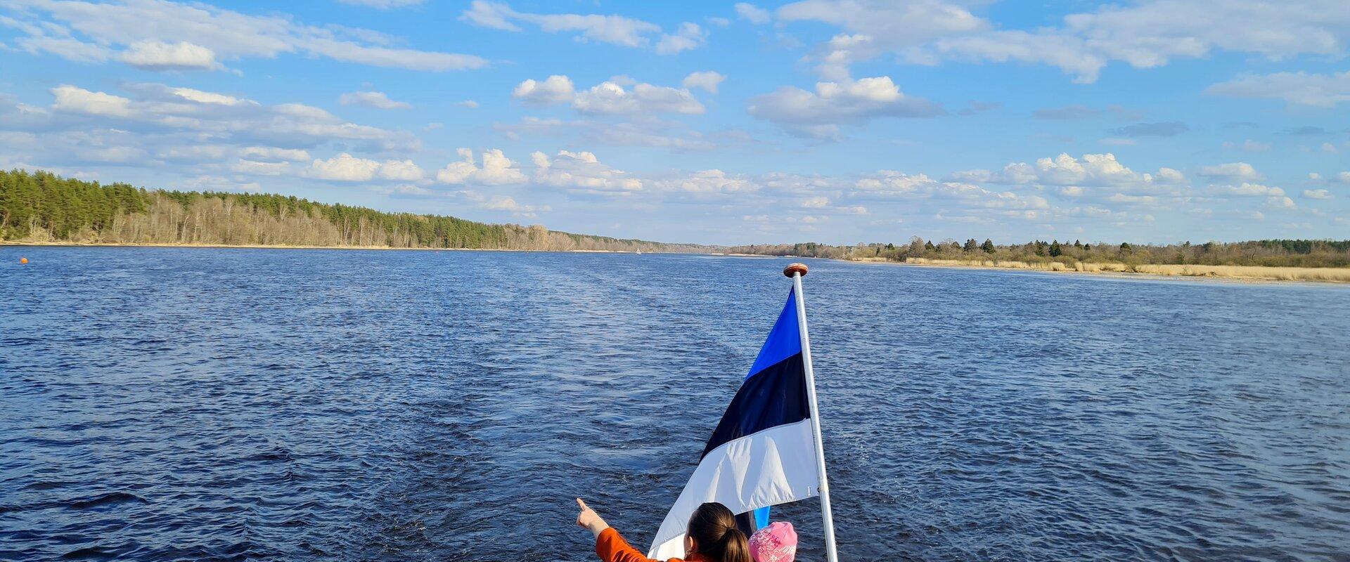 Schiffstouren mit der "Caroline" auf dem Fluss Narva