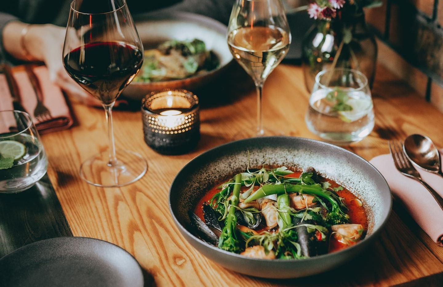 Wine restaurant R14