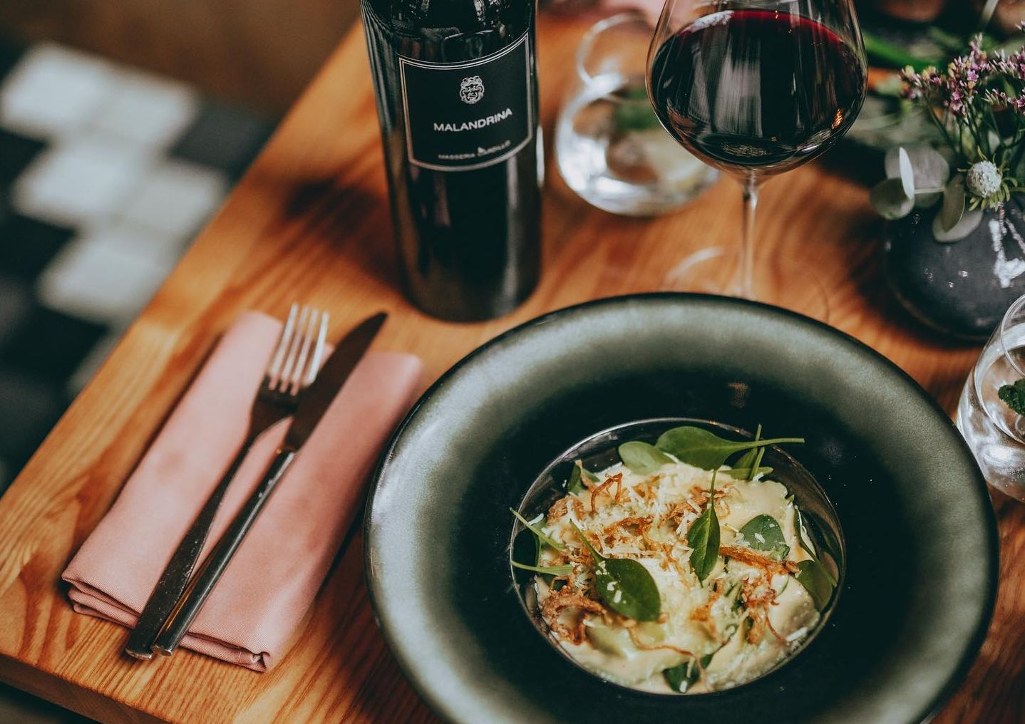 Wine restaurant R14