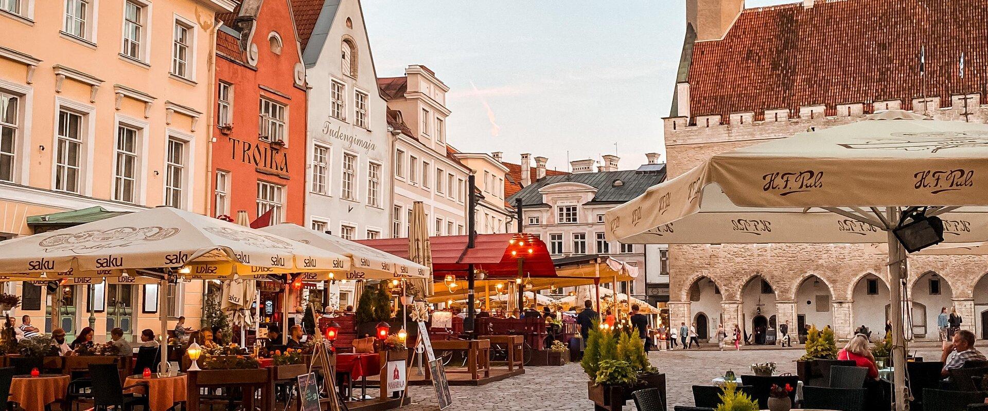 Der Rathausplatz diente von jeher als urtümlicher Marktplatz und als Zentrum der mittelalterlichen Hansestadt. Im Übergang vom 13. zum 14. Jahrhundert