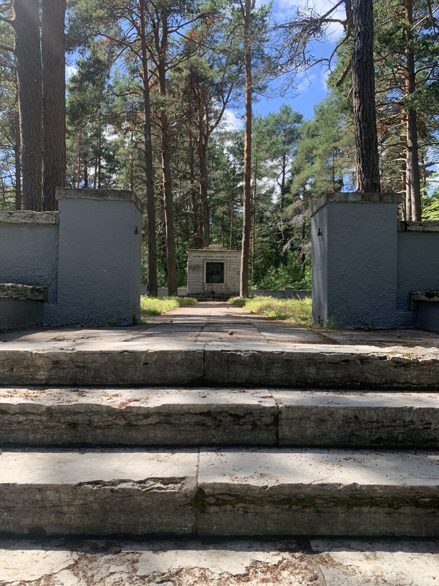 Klooga koncentrācijas nometne un holokausta memoriāls