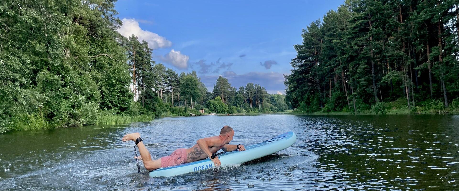 Renditud SUP laud Voka paisjärvel