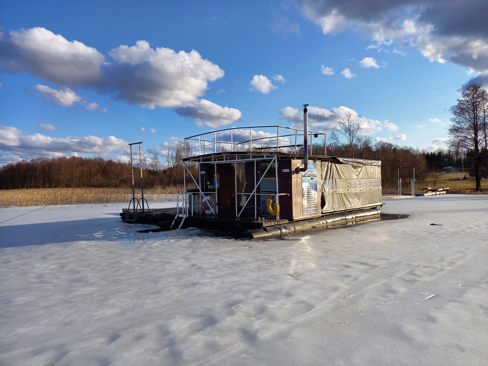 Raft Sauna on Lake Saadjärv in winter