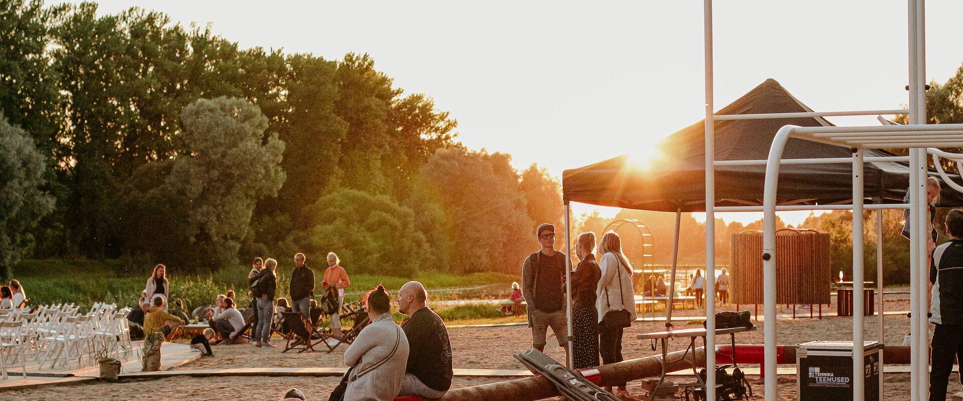 Der städtische Badestrand liegt im Ülejõe Stadtviertel von Tartu am linken Ufer vom Fluss Emajõgi und gilt im Sommer als ein populärer Urlaubs- und Er