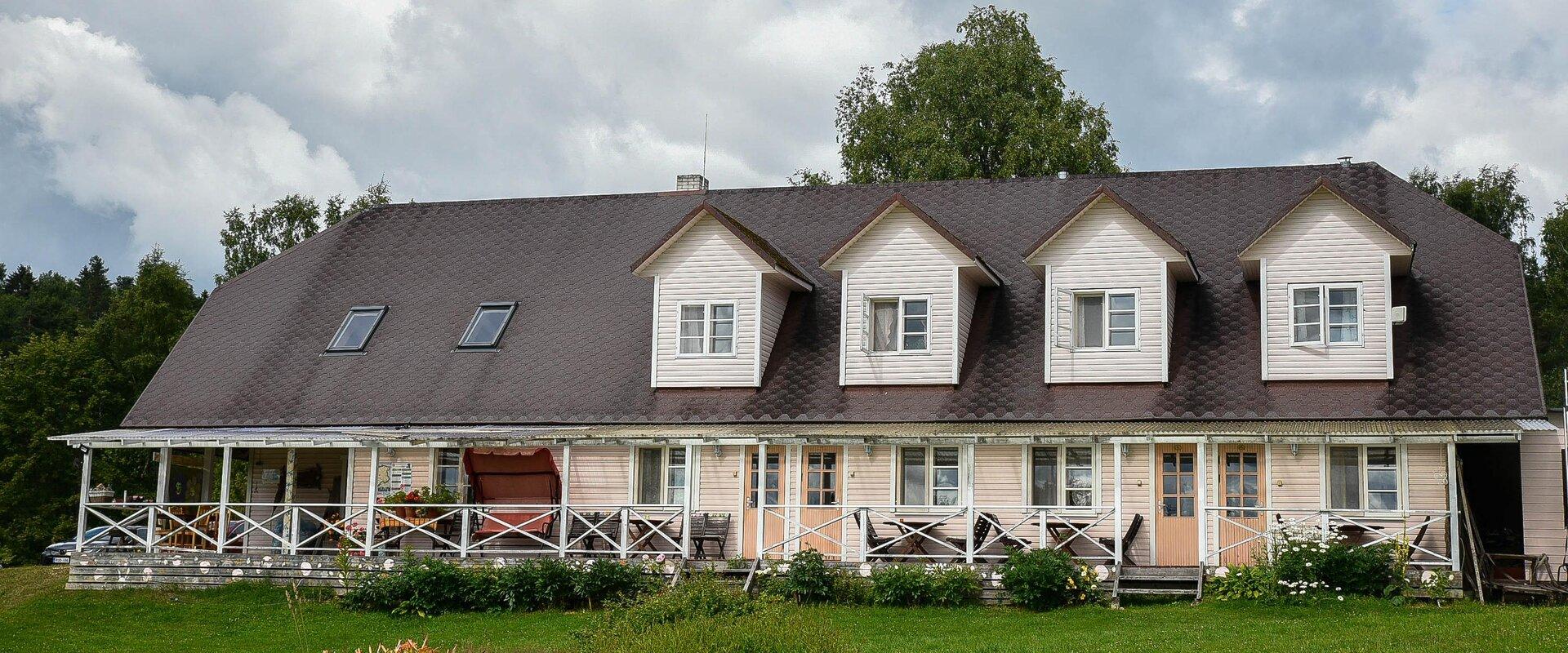 The kind and good-hearted host family of Vaskna Tourist Farm makes your and your family’s holiday memorable. The Farm is located on the shore of the p