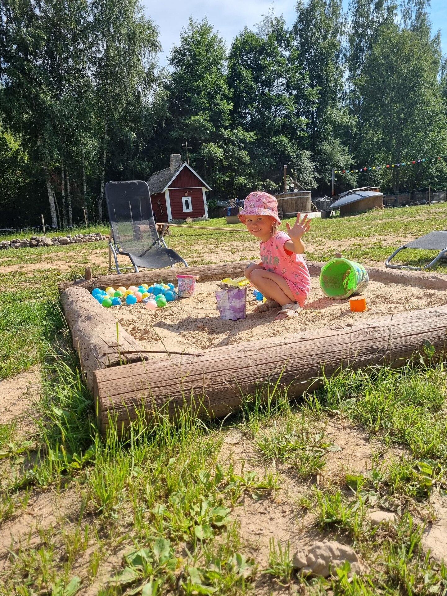 Nugise Hobby Farm's Animal Park, a girl playing in the sandbox