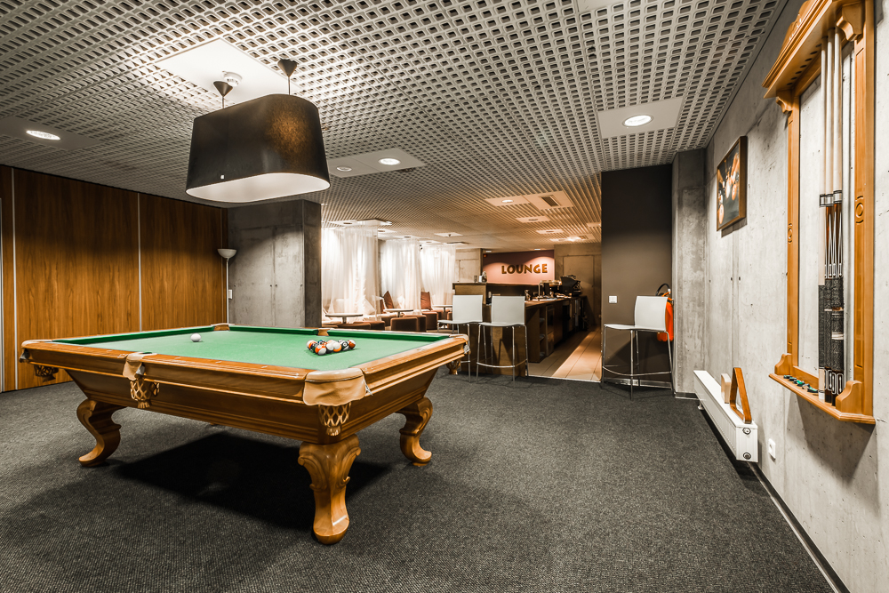 Johan Spa Hotellis Lounge 13's saab õhtut sisustada soovi korral piljardit mängides