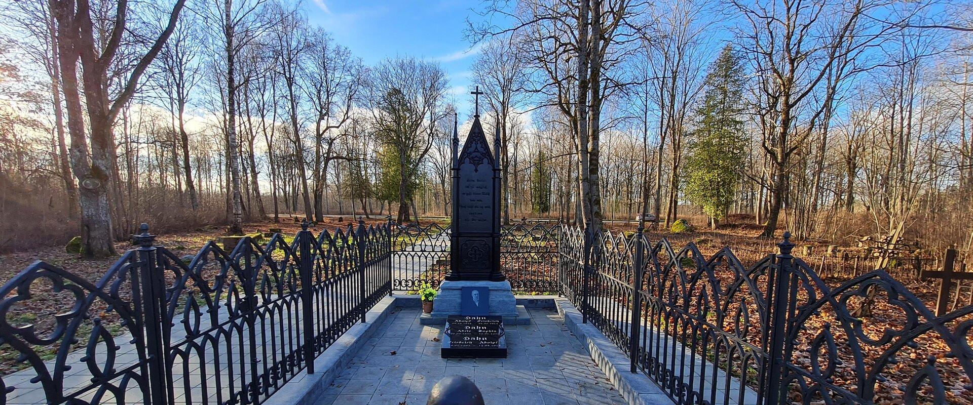 Adolf Hahn's burial place