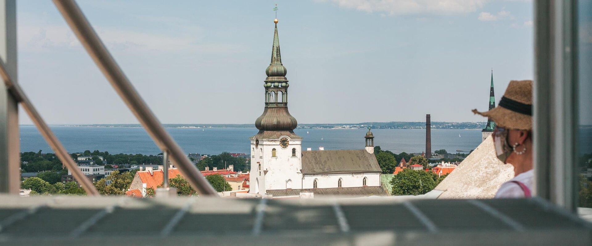 Open House Tallinn raames avavad Tallinnas oma uksed hooned, mis tavaliselt on täielikult või osaliselt publikule suletud. Ühe nädalavahetuse jooksul 