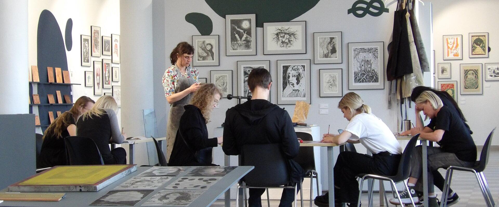 Gallery Pallas - Linocut workshop at the exhibition "Knot"