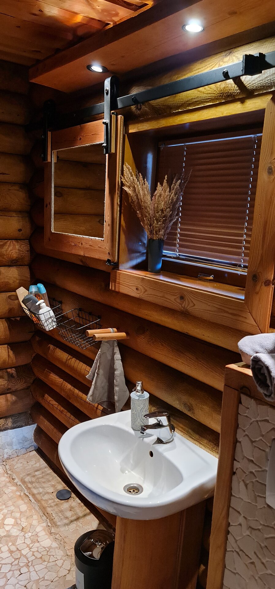 NPLIHOUSE_bathroom_view1