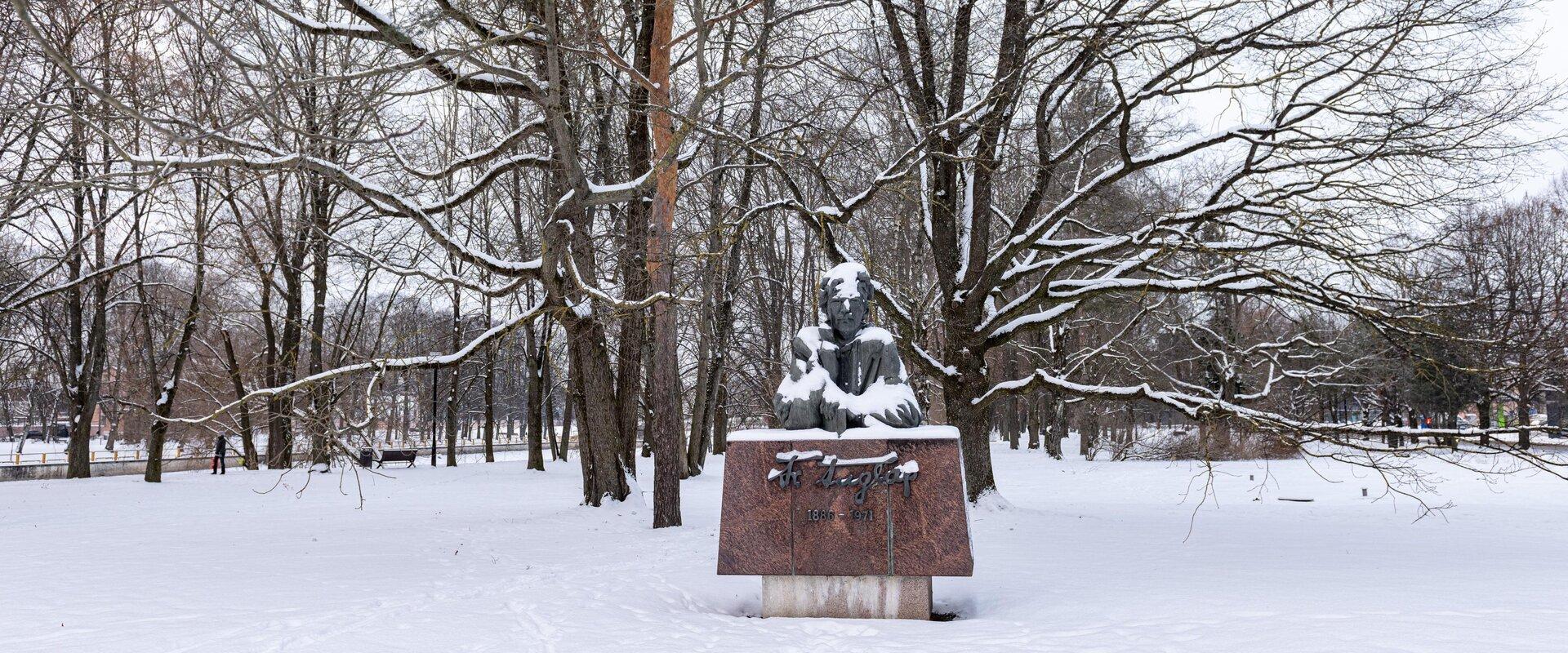 Friedebert Tuglase monument