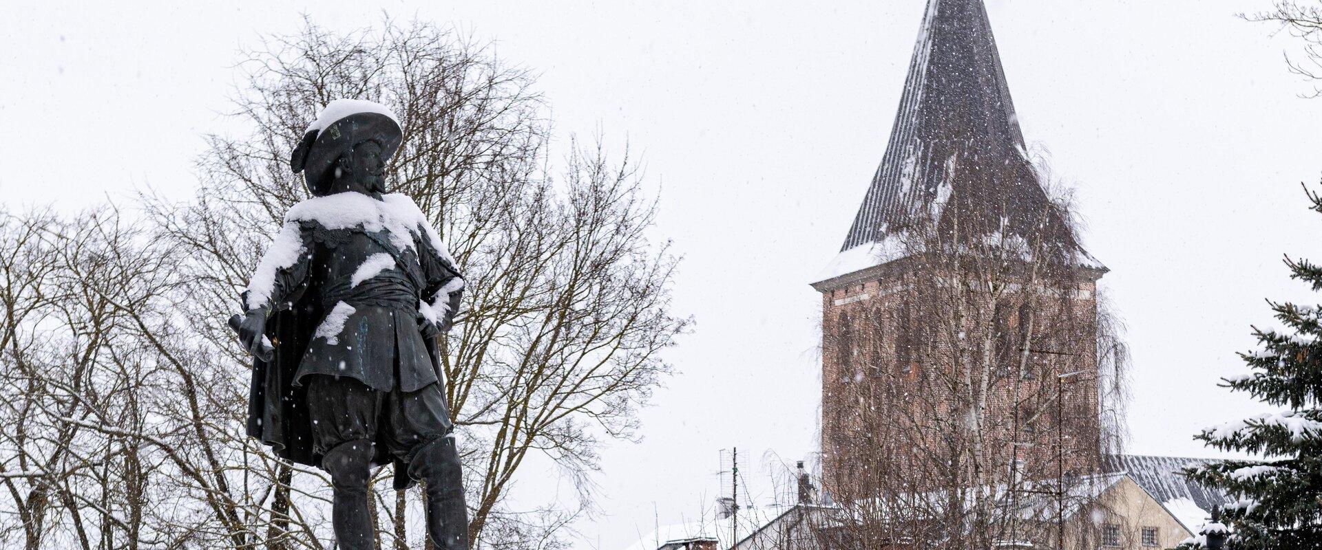 Monument to Gustav II Adolf on King’s Square behind the main building of the University of Tartu