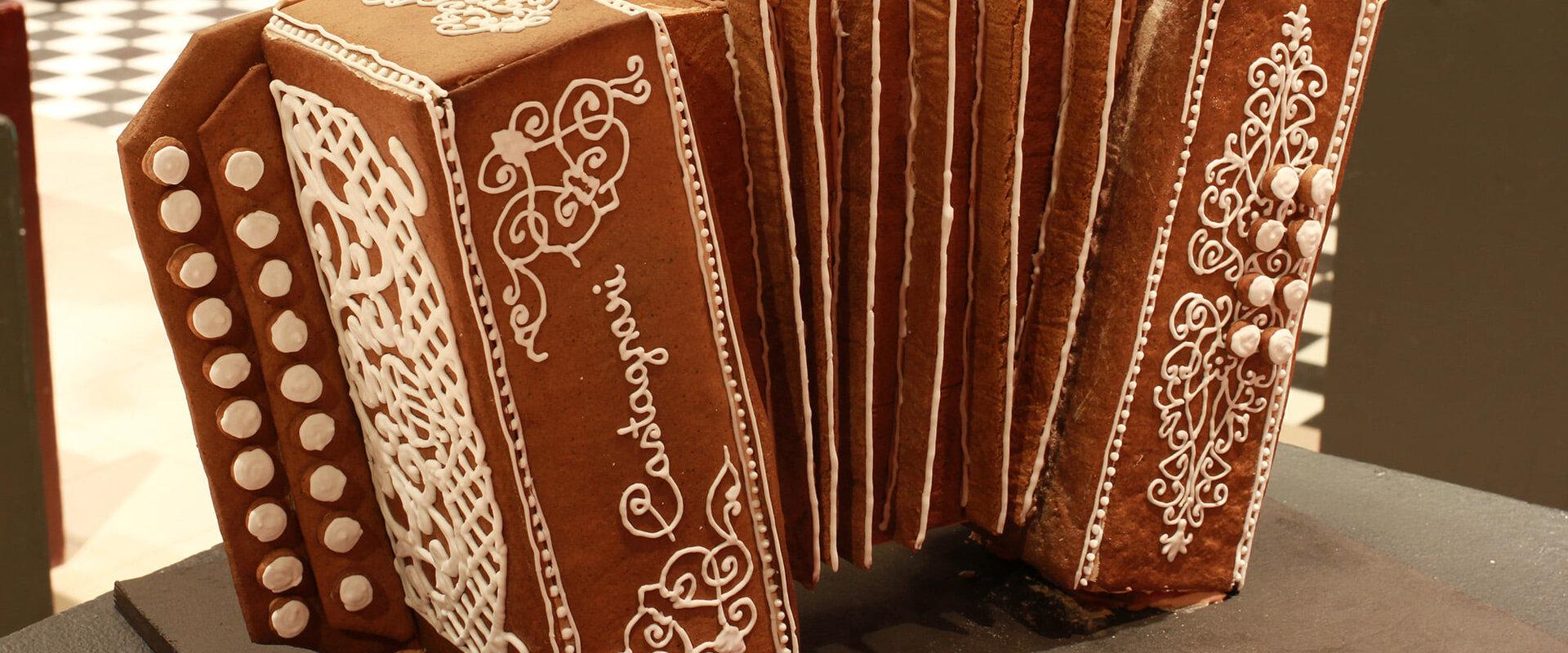 Exhibition "Gingerbread Mania", gingerbread accordion