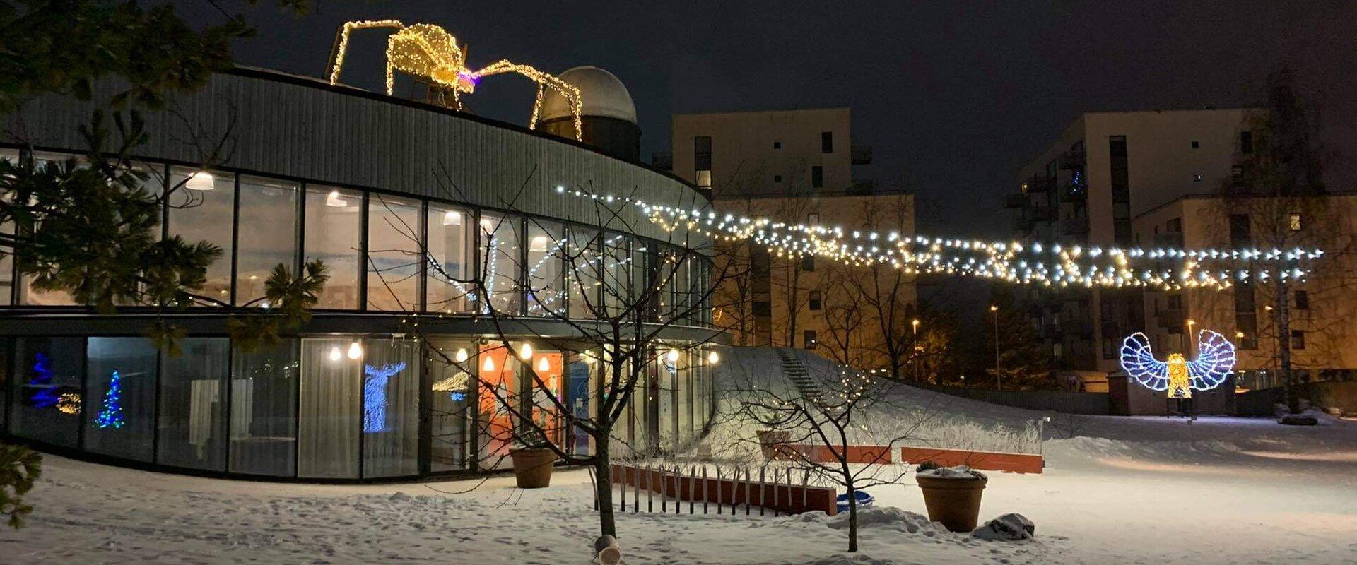 Talvevalguse promenaad Pernova Loodusmajas