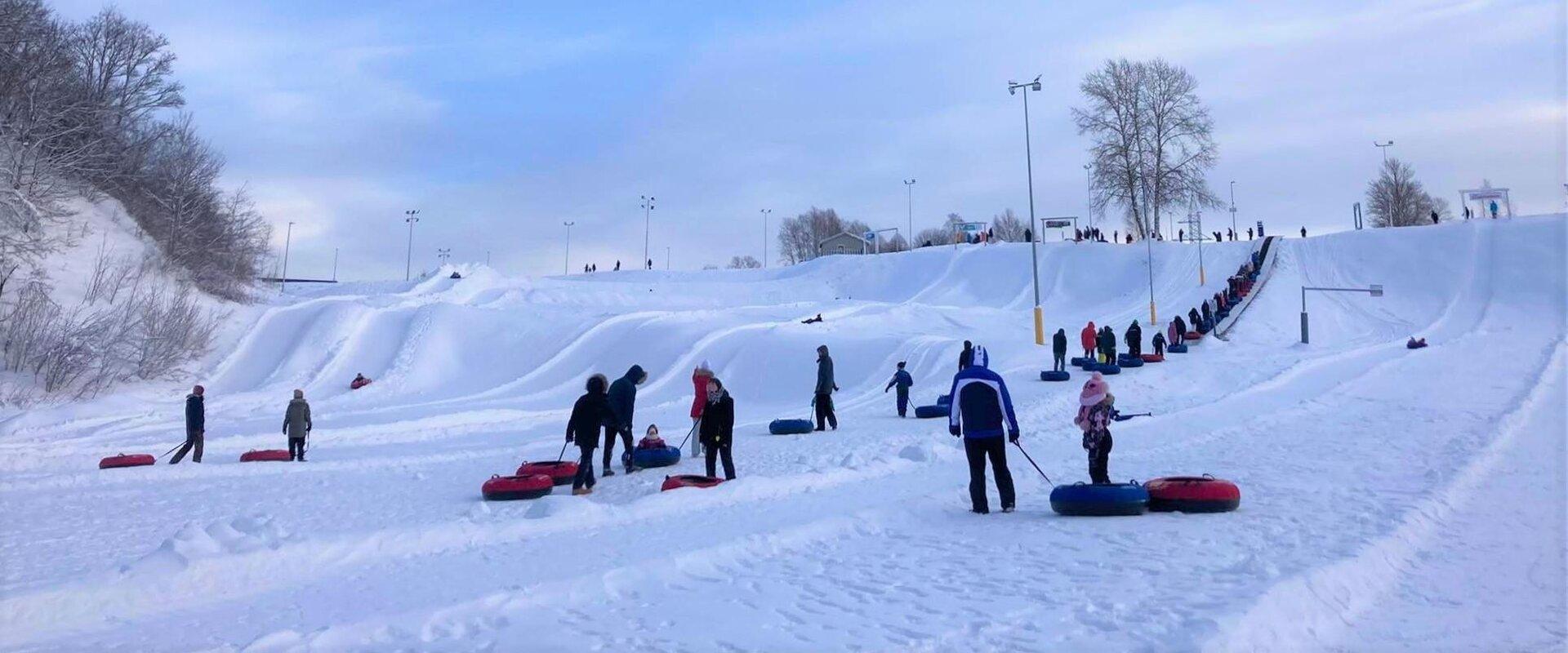 Tartu Snow Park offers a total of eight hectares of sled and tube tracks – a true snow paradise. There are seven snow tube tracks at the Tartu Snow Pa