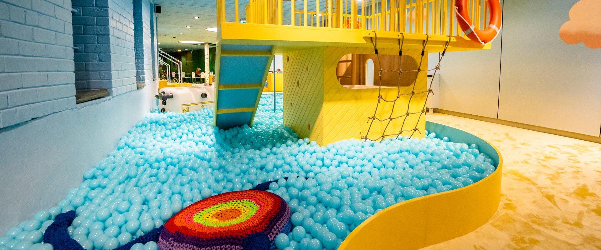 Lotte Play Studio, adventure in the ball pit