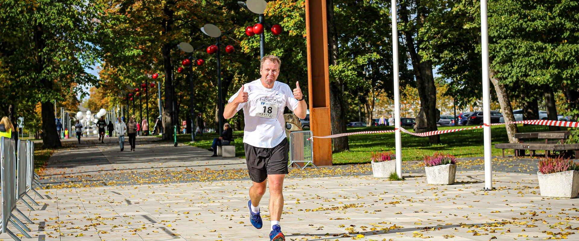 Ida-Virumaa jooksusari, jooksja Jõhvi promenaadil