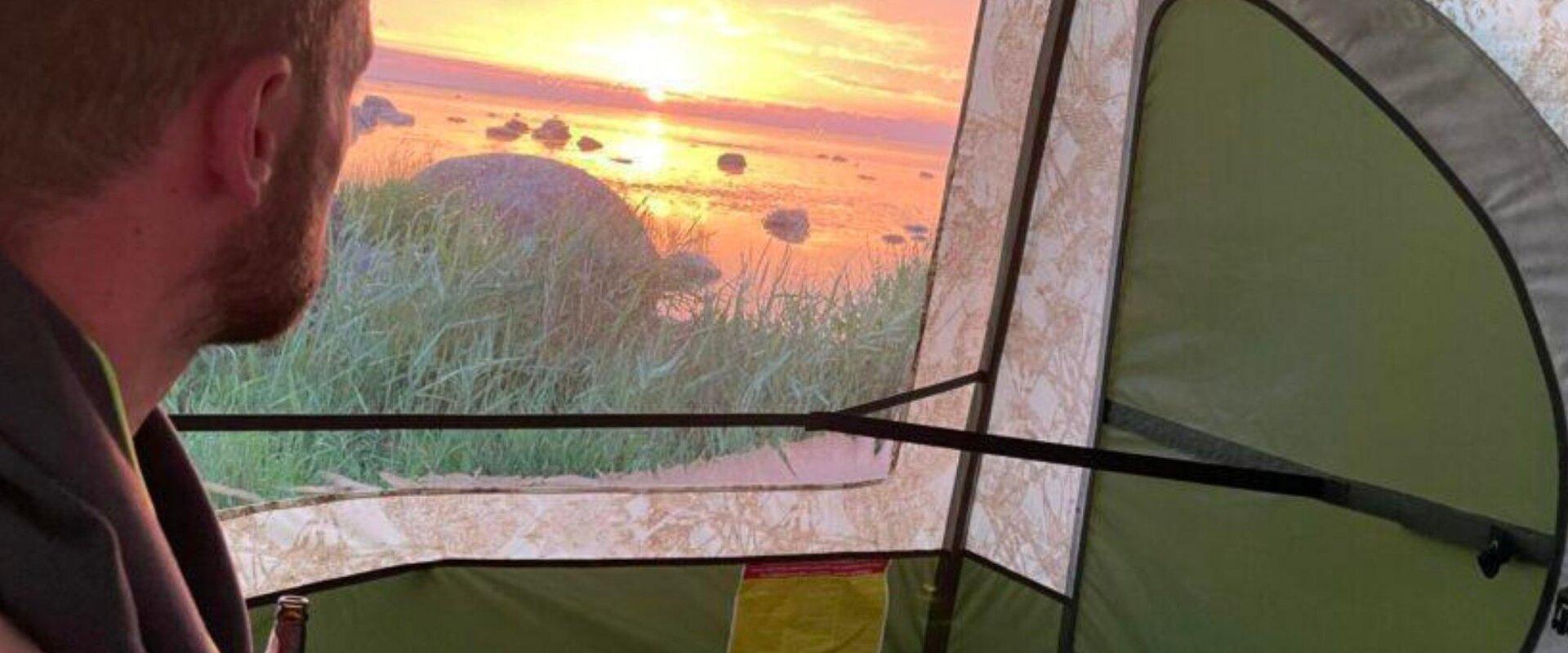 Cycling tour around Vormsi with a support vehicle