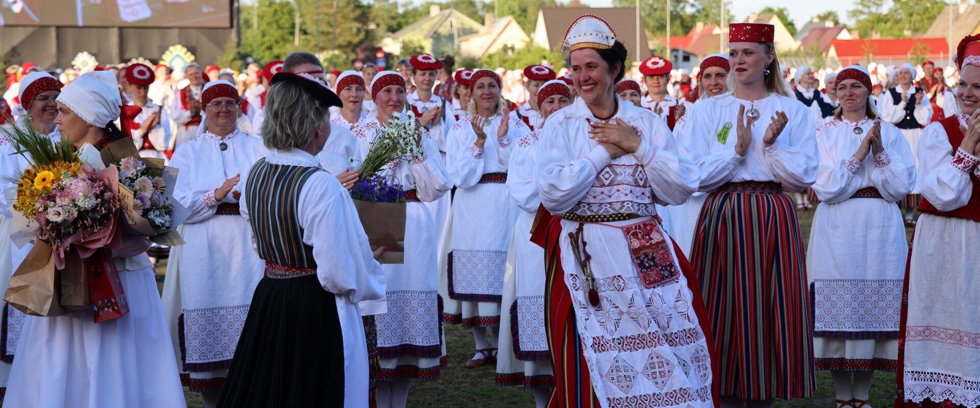 Jõgevamaa laulu- ja tantsupidu "Kolme kandi lood"