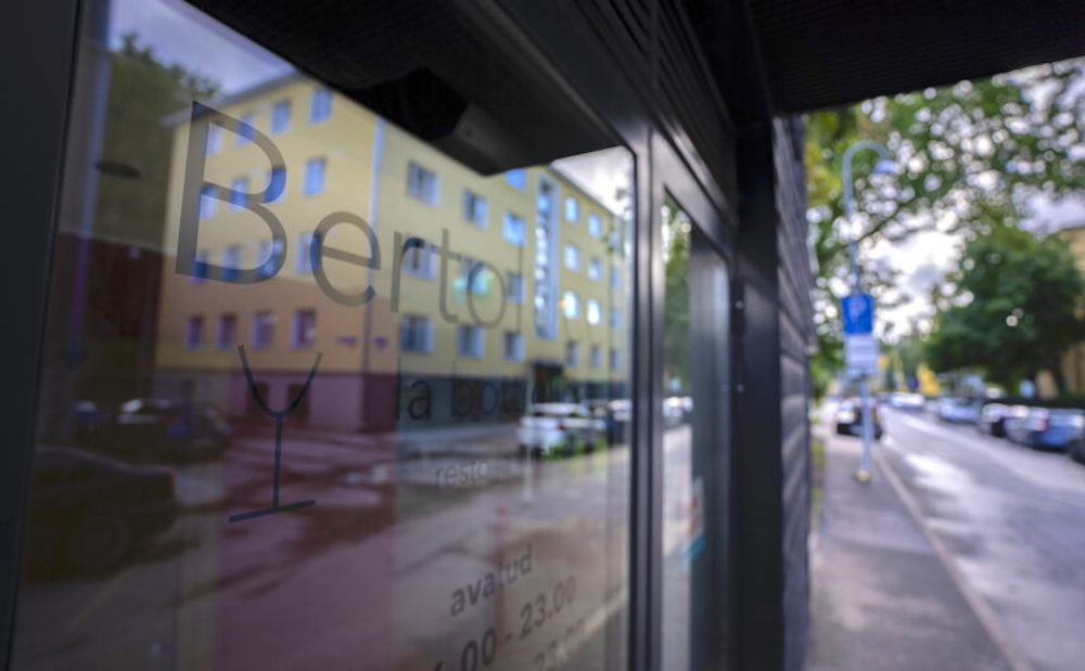 View to the window of the Bertolucci restaurant