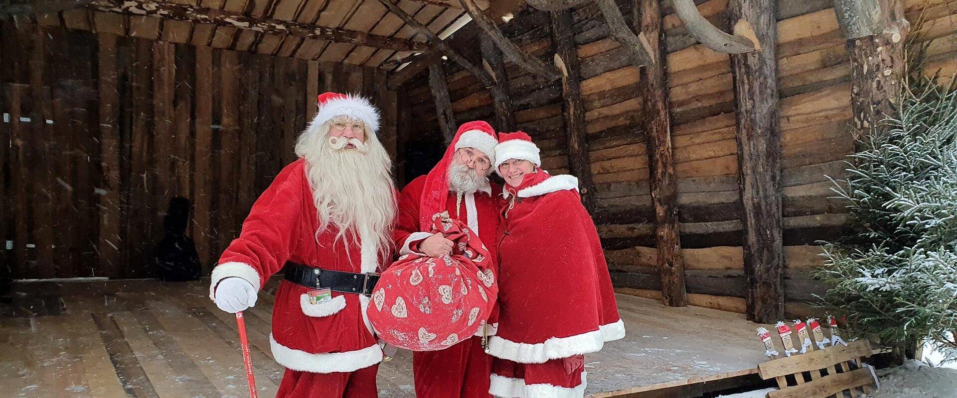 Santa Claus lives here in Chimney Farm with Mrs. Santa, dwarfs and many other bigger and smaller friends. Mrs. Santa introduces you the farm and our p