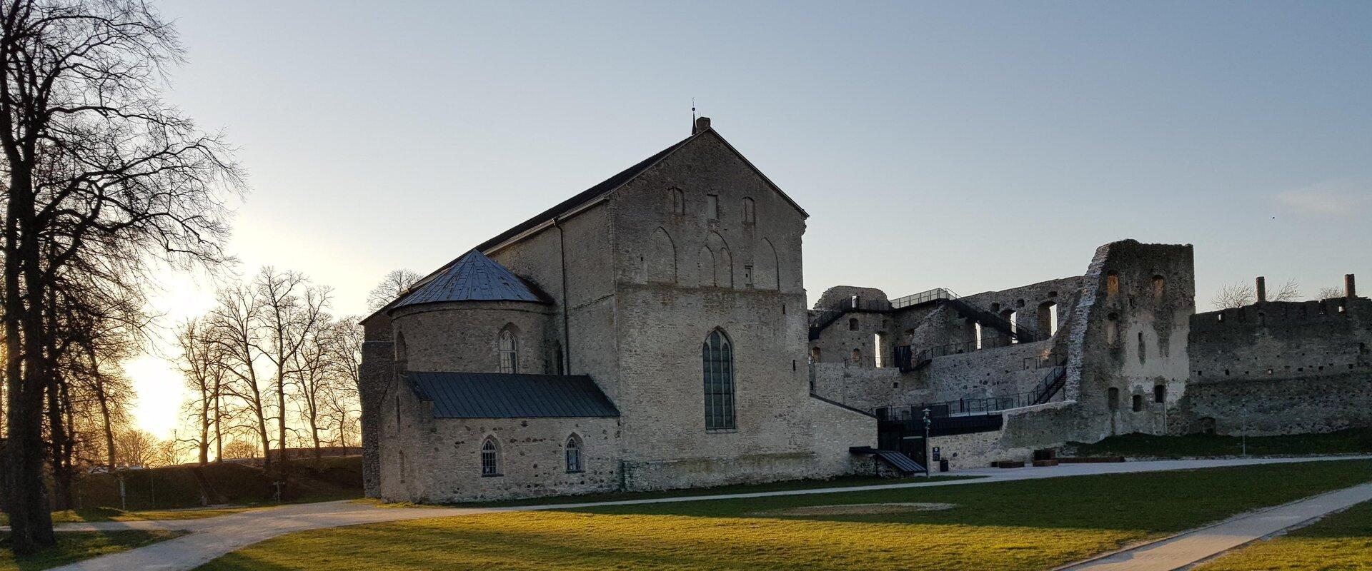 E-Bike Estonia elektroriteņu ceļojums Hāpsalā, pils