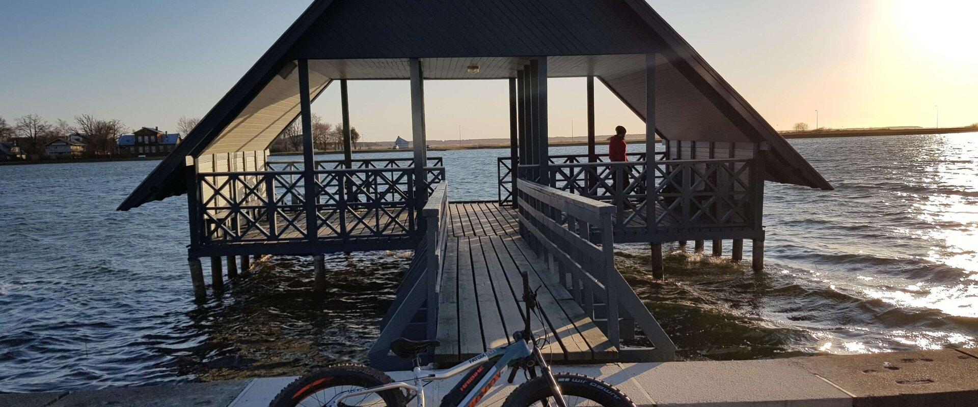 E-Bike Estonia elektrisko velosipēdu ekskursija Paralepas pludmalē