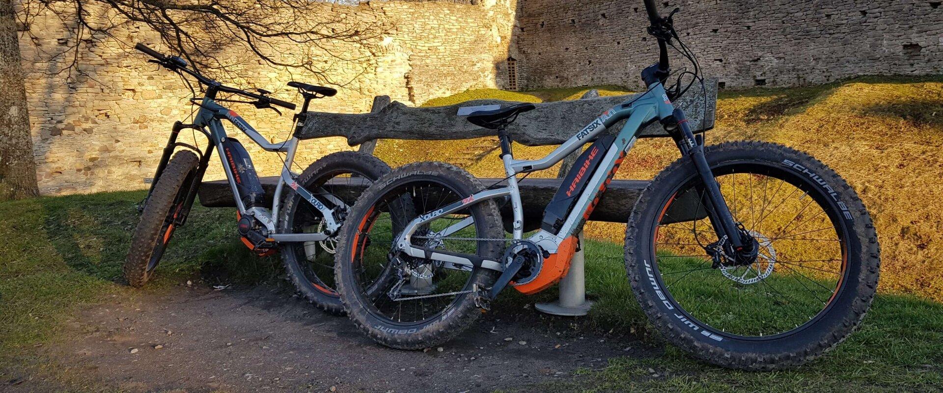 E-Bike Estonia elektriskie velosipēdi Hāpsalas pilī