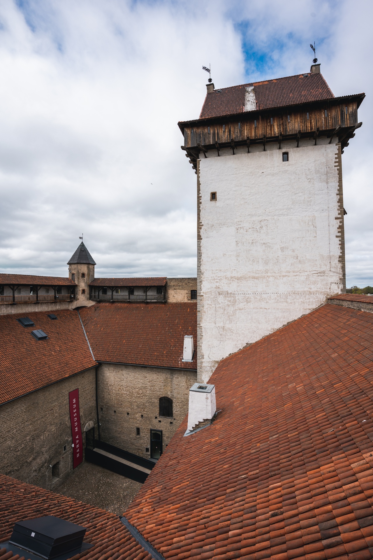 Narva Muuseumi rõdult vaade linnuse sisehoovi
