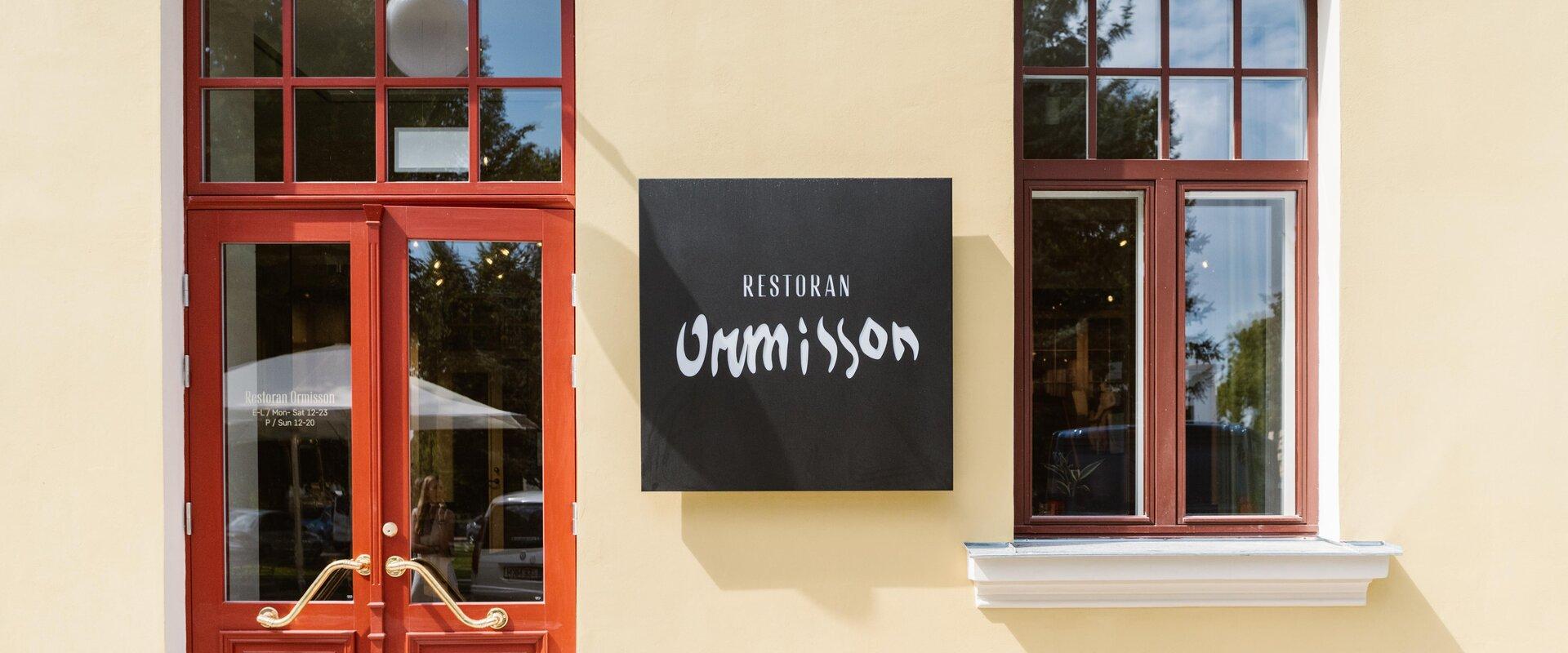 Restaurant Ormisson was named after Villem Ormisson, the son of Andreas Ormisson – the founder of the Park Hotel Viljandi building. Villem was a paint