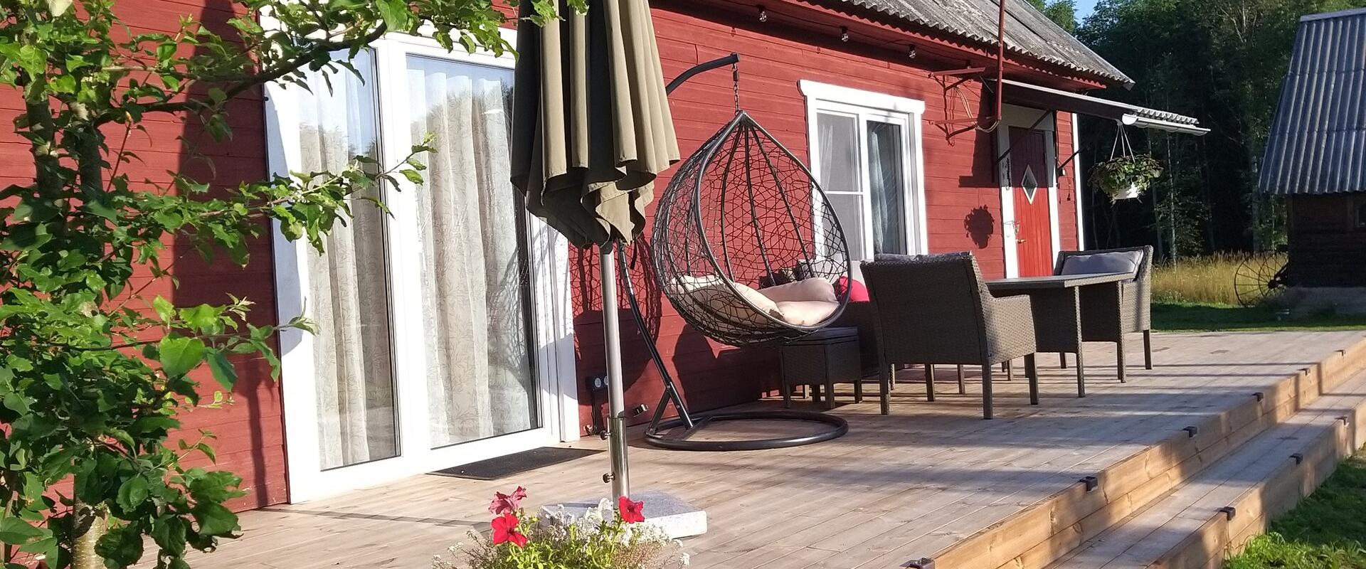 Metsavahi puhketalu peamaja