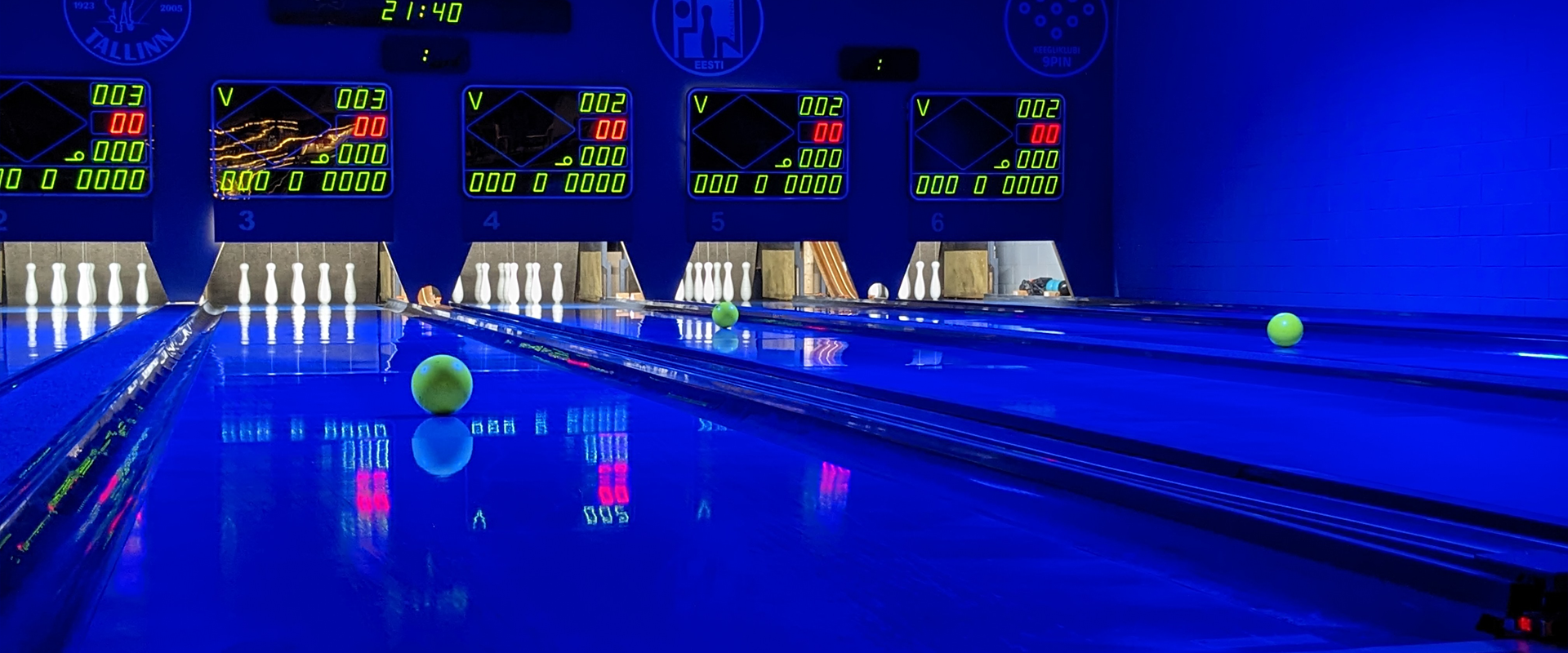 Nine-pin bowling at night