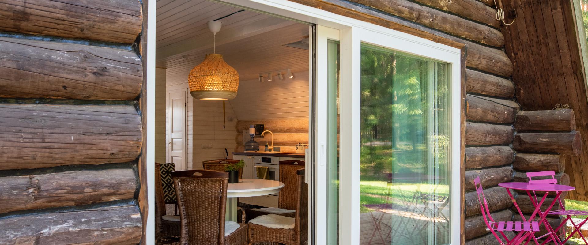Vaade Saarjärve saunamajale maja tagant terrassilt