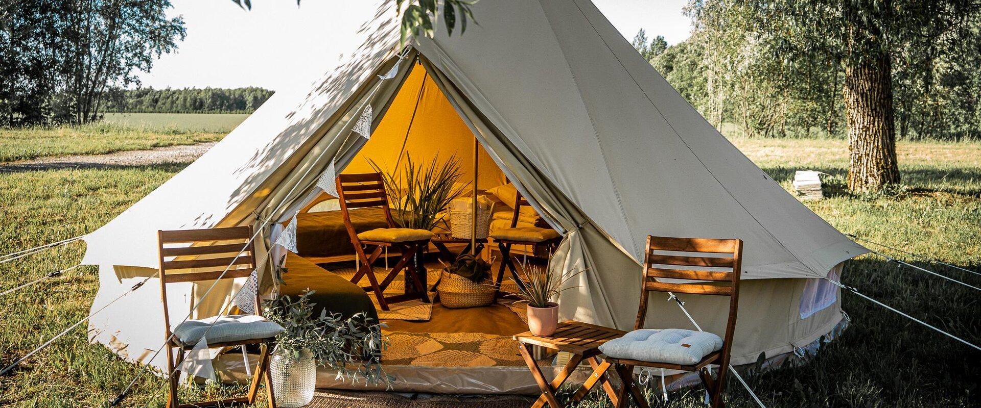 In the glamping tent of WPark, you can sleep like a king in a real bed between white sheets, surrounded by beautiful nature. We offer accommodation in