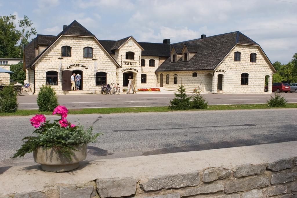 Hotel im Besuchszentrum Kaali