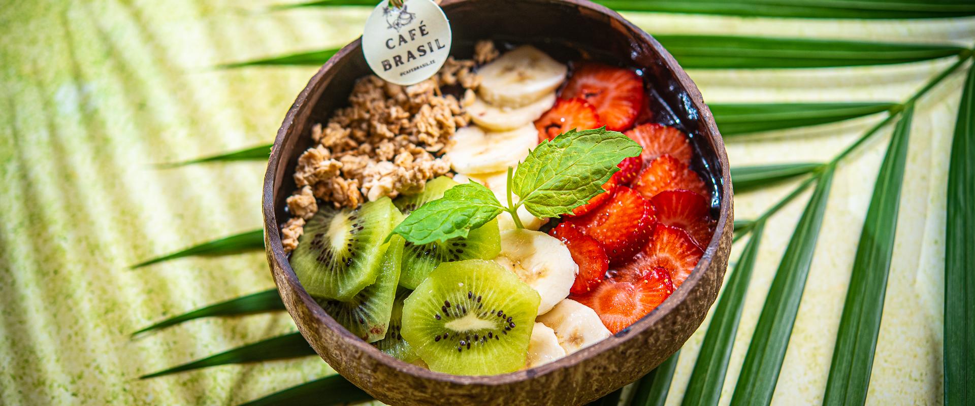 Café Brasil smoothie bowl