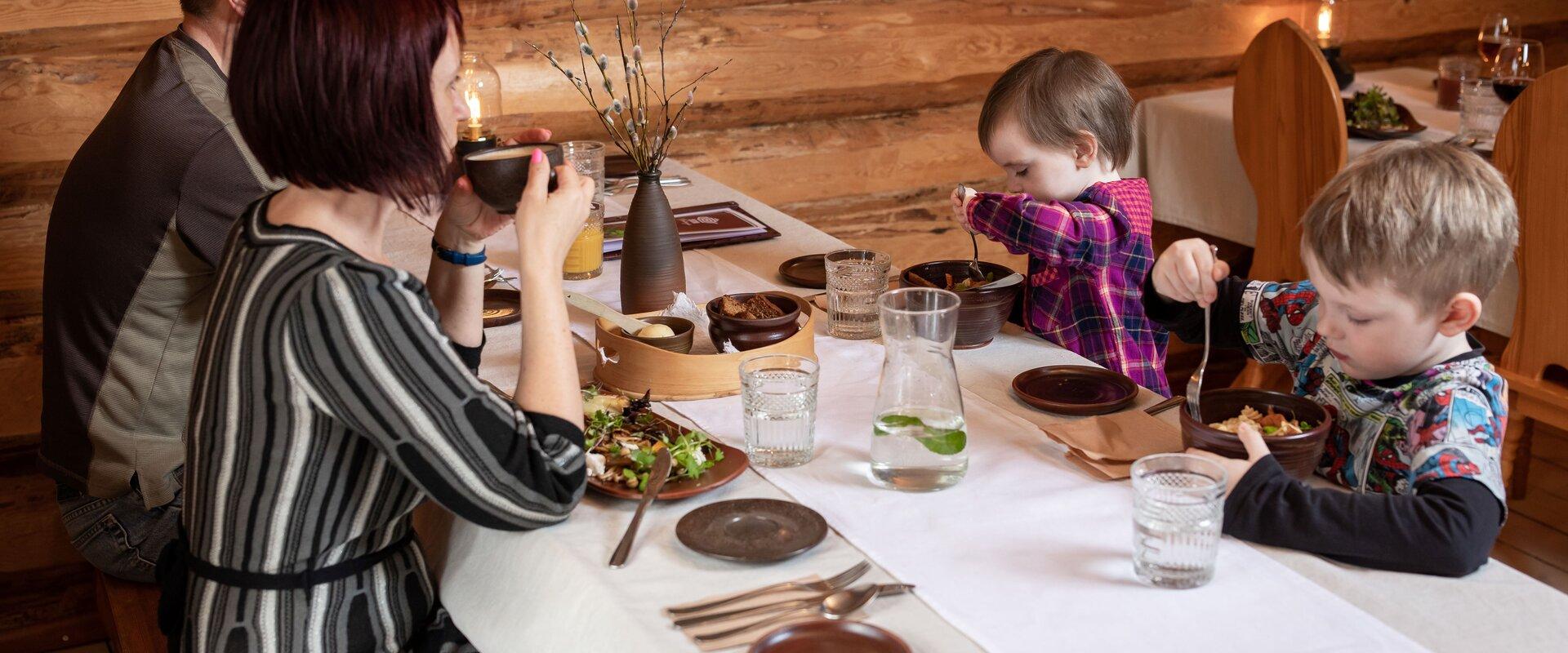 Värska talumuuseumi kõrval asub restoran Seto Tsäimaja