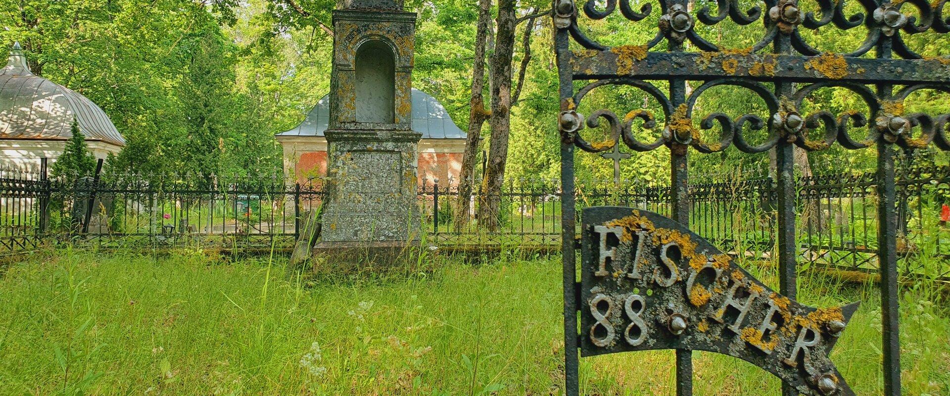Giidiga jalutuskäik Pärnu Alevi kalmistul