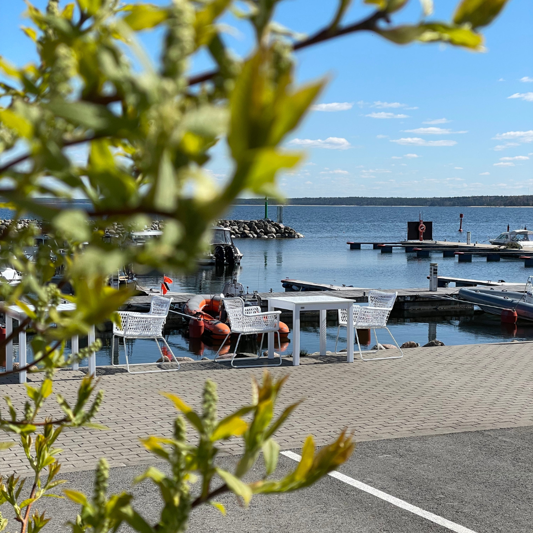 Kabe Beach Meerblick auf den Hafen von Kaberneme