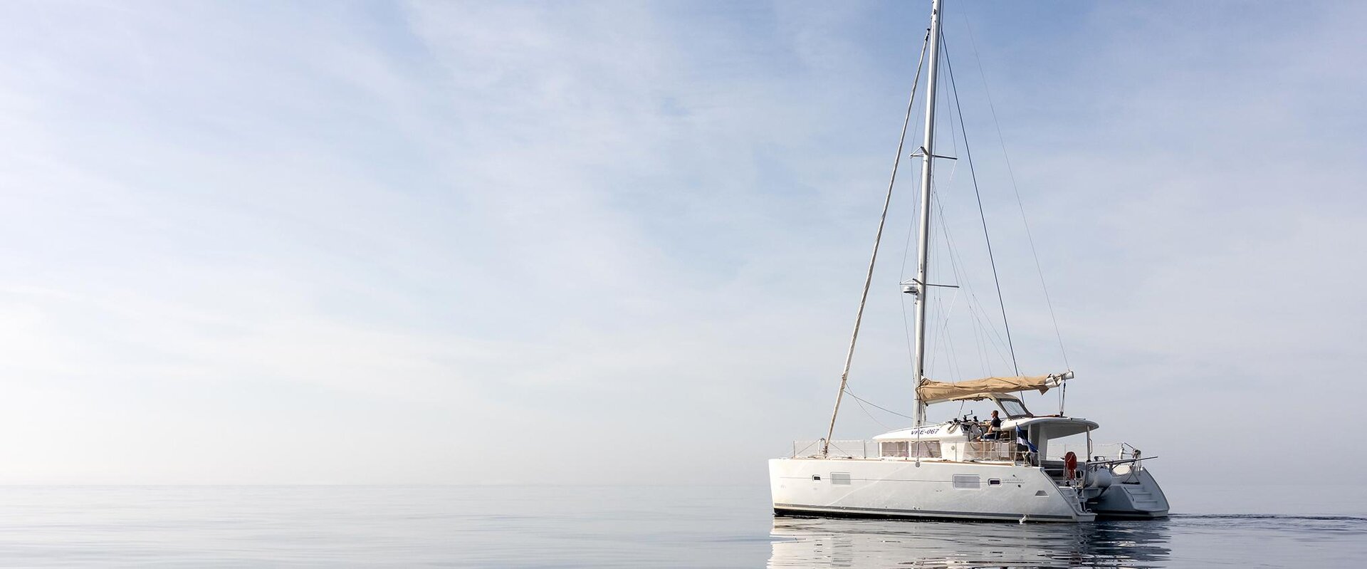 Enjoy endless water, the wind and the sun! The spacious and luxurious catamaran La Boheme is perfect for a group of people looking for a comfortable s