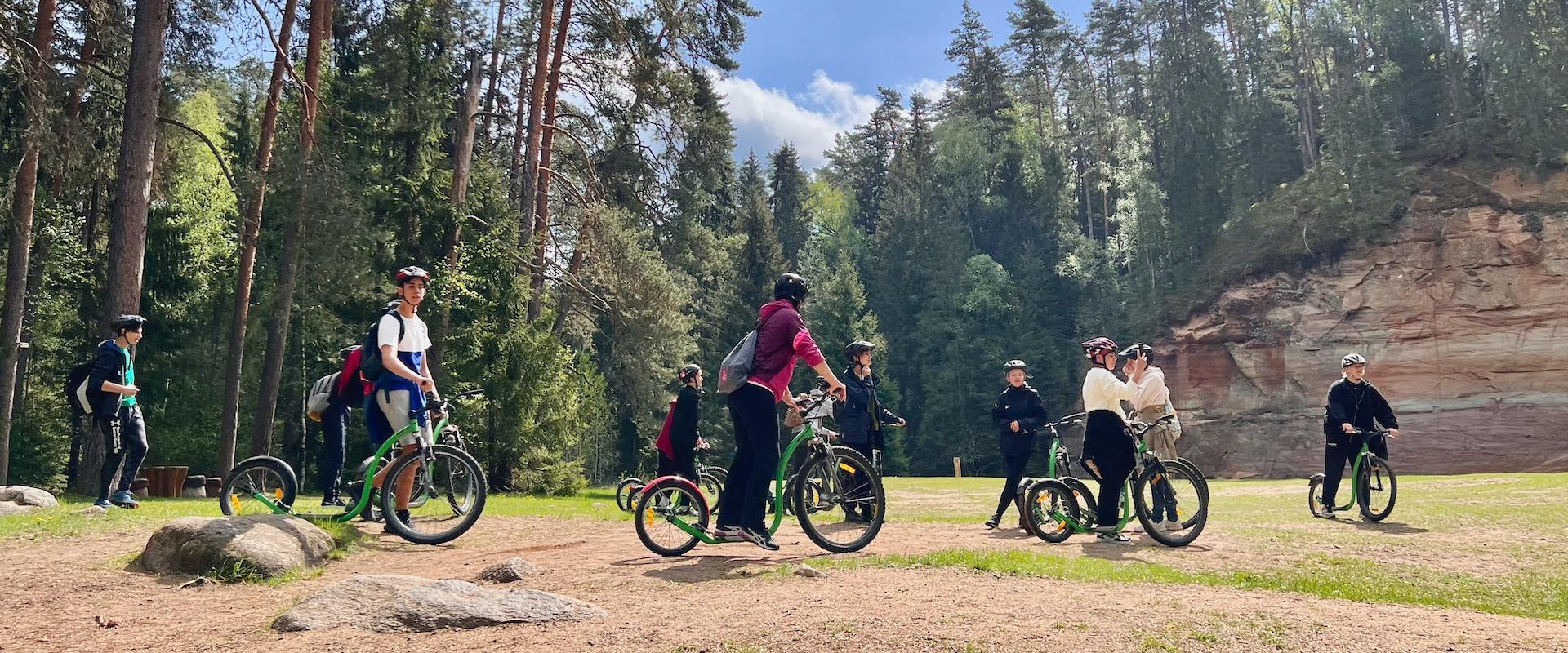 Tõukeratas tõukerattamatk Taevaskojas Taevaskoda tõukeratas puhkaeestist visitestonia matkamine matkad matk matkajuht