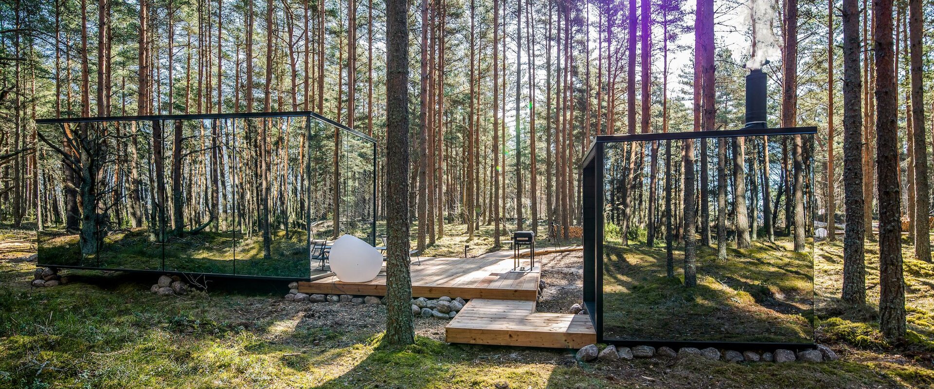 ÖÖD Hötels Laheranna is an ideal holiday destination away from the capital. The mirror houses are located in the nature on the coast of Ihasalu Bay, s